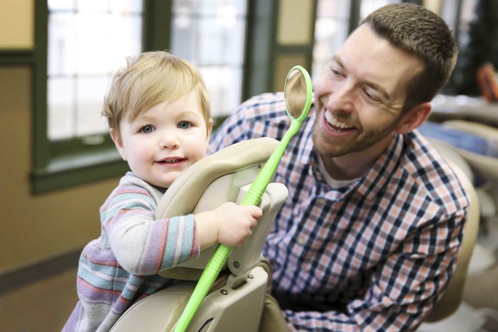 dr marty killeen with a pediatric dental patient at wilderness station pediatric dentistry in lincoln ne